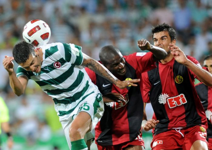 http://images.beyazgazete.com/fotogaleri/2010/9/bursaspor-eskisehirspor-maci-ozeti-ve-golleri-izle-166.jpg