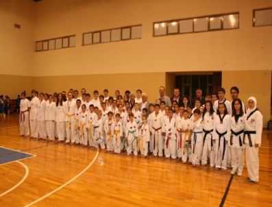 Akcay Belediyespor Un Tekvandoculari Kusak Heyecani Yasadi