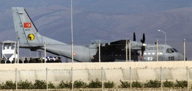 Rus Pilotun Cenazesi Askeri Törenle Uğurlandı Rus Pilotun Cenazesi Askeri Törenle Uğurlandı