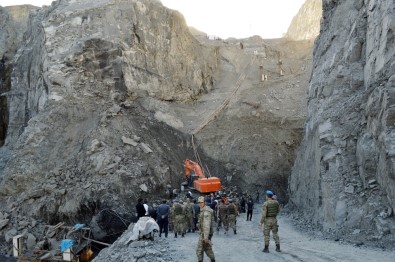 Şırnak'taki göçükte ölü sayısı 8'e çıktı Şırnak'taki göçükte ölü sayısı 8'e çıktı