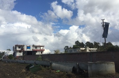 Hortum 80 saniyede mahalleyi savaş alanına çevirdi Hortum 80 saniyede mahalleyi savaş alanına çevirdi