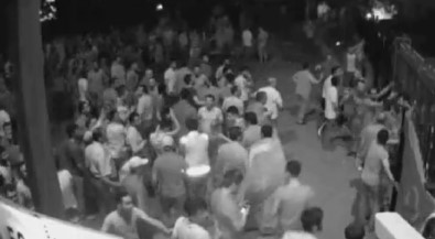 Darbeci hainler halkın üzerine böyle ateş etti Darbeci hainler halkın üzerine böyle ateş etti