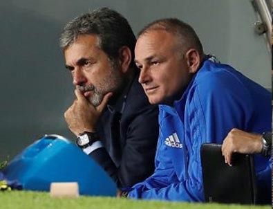 Aykut Kocaman'dan kısa basın toplanrısı Aykut Kocaman'dan kısa basın toplanrısı