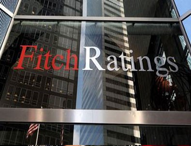 Fitch, Katar'ın kredi notunu düşürdü