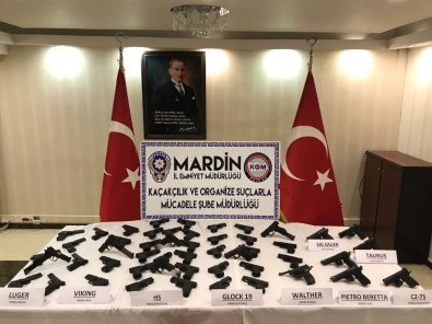 Polis son zamanların en büyük operasyonunu gerçekleştirdi Polis son zamanların en büyük operasyonunu gerçekleştirdi