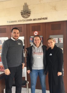 Alman Turist Takside Unuttugu Telefonuna Beyaz Masa Sayesinde Kavustu Istanbul Iline Bagli Uskudar Ilcesi