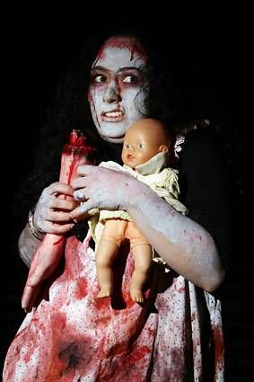 Tüm ülke zombiye dönüştü...