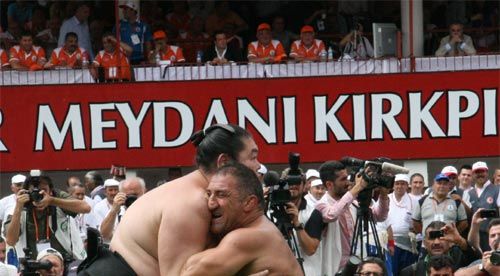 Taşçı ile sumo güreşçisi karşı karşıya geldi