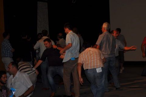 Evet toplantısına boyalı baskın