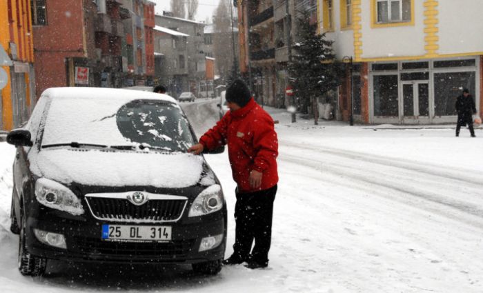 Kar yüzünü gösterdi