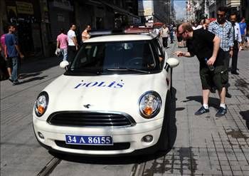Dünya Ülkelerinde Kullanılan Polis Arabaları