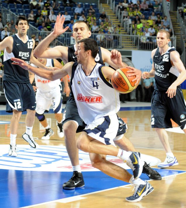 Fenerbahçe Ülker: 79 - Efes Pilsen: 70