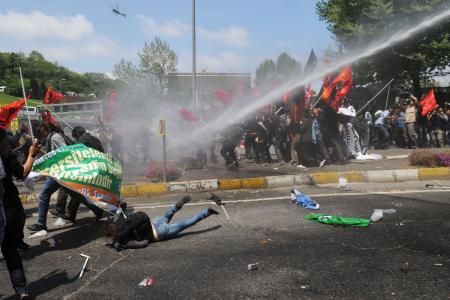 Öğrenci polis gerginliği