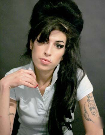 Amy Winehouse öldü
