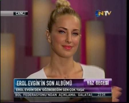 Burcu Esmersoy miniden vazgeçmiyor