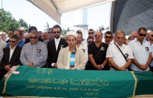 Gözyaşlarıyla uğurladı