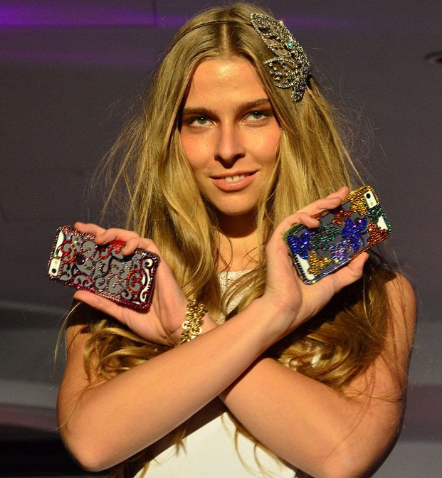 Ev fiyatına iPhone kılıfı