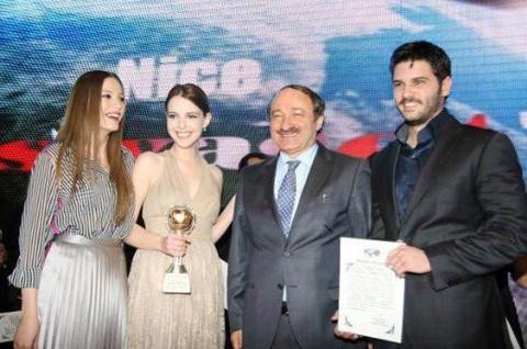 Tolgahan Sayisman Dan Sevgilisi Selen Soyder E 70 Bin Liralik Surpriz