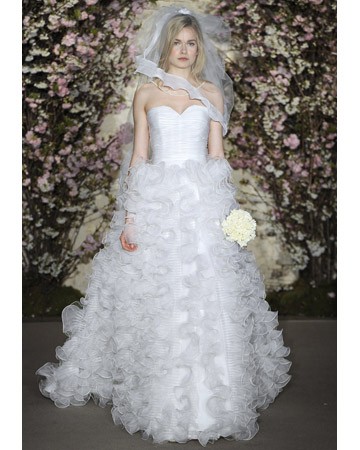 En Ünlü Tasarımcıların Gelinlik ve Nişan Elbisesi Koleksiyonu