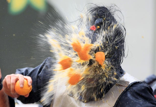 İtalya'da Portakal Savaşı Festivali