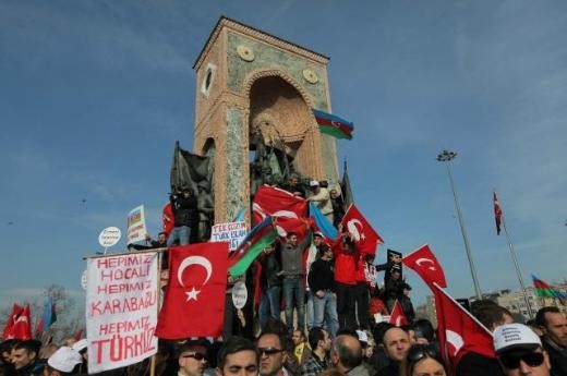 Hocalı Katliamına Taksimde Dev Protesto