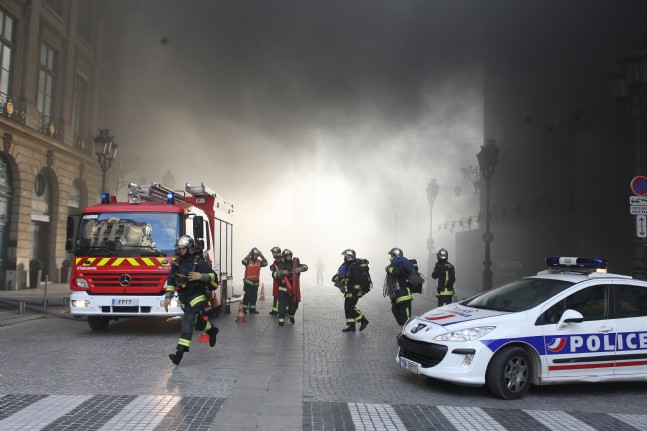 adalet bakanligi - Paris'in Tarihi Meydanı Place Vendome 'da büyük yangın!