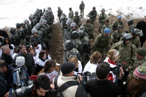 İlk Kez Bu Kadar Yakın