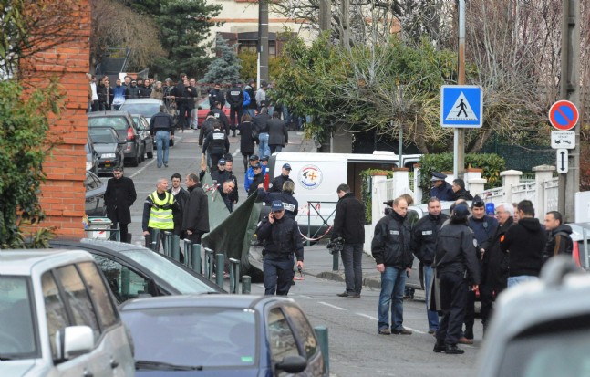Fransa'nın Güneyinde Bir Yahudi Okulu Önünde 3'ü Çocuk, 4 Kişi Öldürüldü.