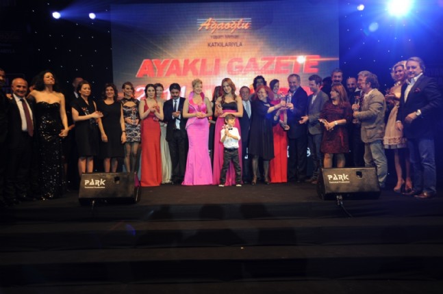 2011 Ayaklı Gazete Televizyon Yıldızları Ödül Gecesi Ünlülerin Akınına Uğradı