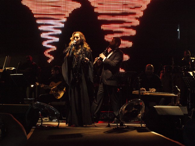 Asena Hüsnü El Ele