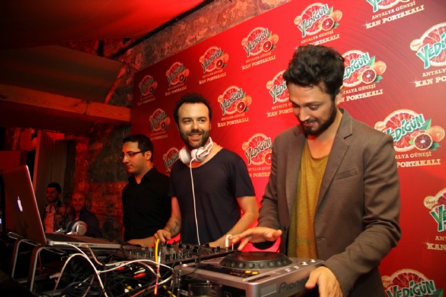 Murat Boz Antalya Güneşini Boğaz’a Taşıdı!