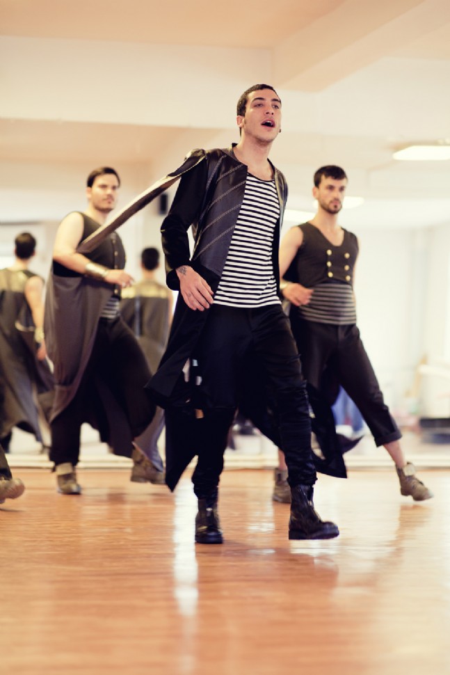 Can Bonomo'nun Kıyafetlerini Hatice Gökçe Hazırladı