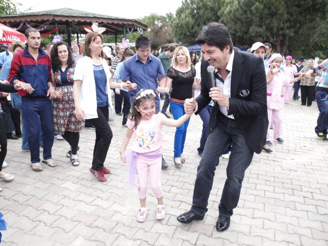 Şarkıcı Ekin Boğulma Tehlikesi Geçirdi