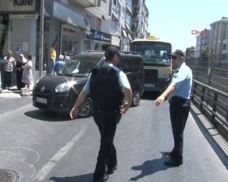 İstanbul Gaziosmanpaşada Polise Saldırı