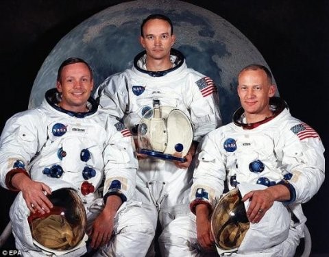 Aya İlk Ayak Basan Amerikalı Astronot Neil Armstong Öldü