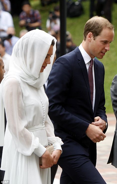 Kate Middleton Hayatında İlk Kez Cami Ziyaretinde Bulundu, Prenses Diana'yı Hatırlattı