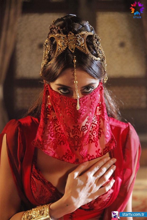 Cansu Dereden Muhteşem Dans