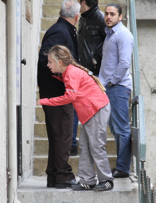 Babası İntihar Eden Genç Kızın Yürek Dağlayan Feryadı