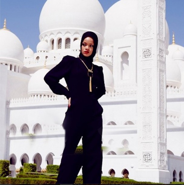 Tesettürlü Rihanna