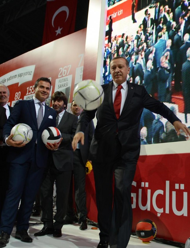 Başbakan Erdoğan'dan Futbol Şov!