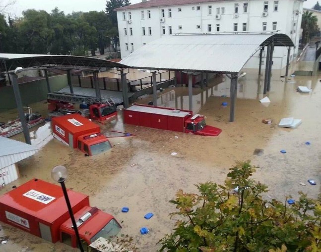 İzmir Yağmura Teslim Oldu