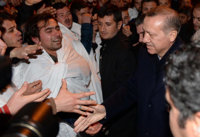 Başbakan Erdoğan'a Kefenli Karşılama