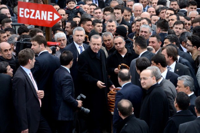 Başbakan Erdoğan, Simit Dağıttı
