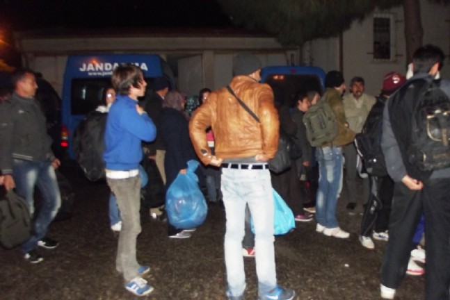 Göçmenler MİT Kampına Girerken Yakalandı