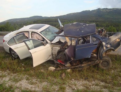 Bilecik'te Araçlar Birbirine Girdi!
