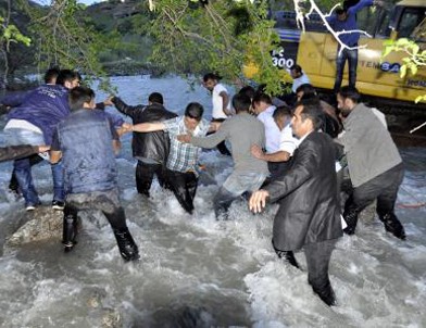Habur Çayında Can Pazarı: 4 Ölü 2 Kayıp!