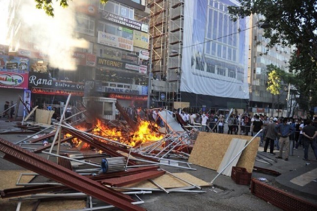 Gezi Parkı Eylemcileri Ankara'yı Harabeye Çevirdi