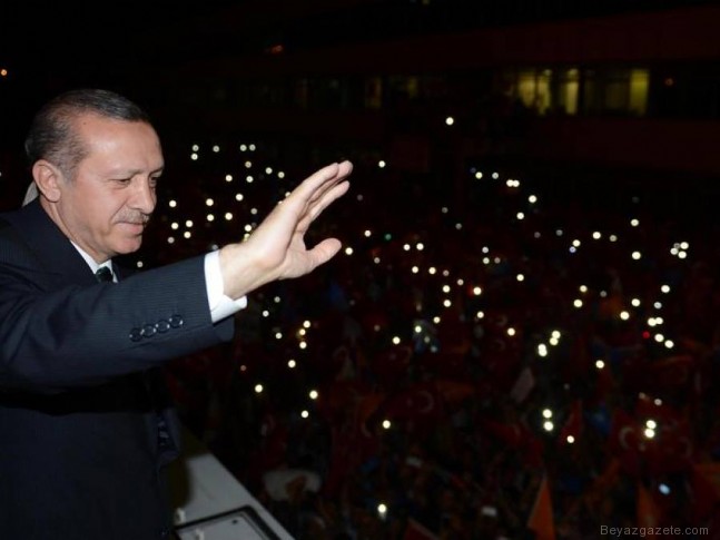 Yüzbinler Başbakan Erdoğan'ı Havalimanında Karşıladı
