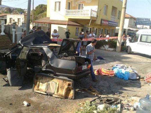 İzmirde Feci Kaza: 5 Ölü