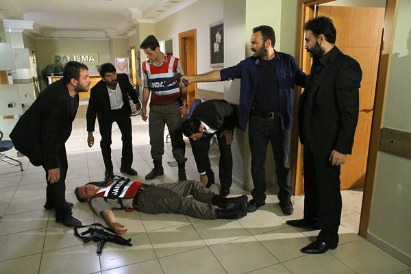 Güzel Çirkin 10. Bölüm Foto Galeri